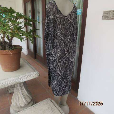 WOOLWORTHS black-white baroque printed sheer stretch slip over dress. Size 38-44