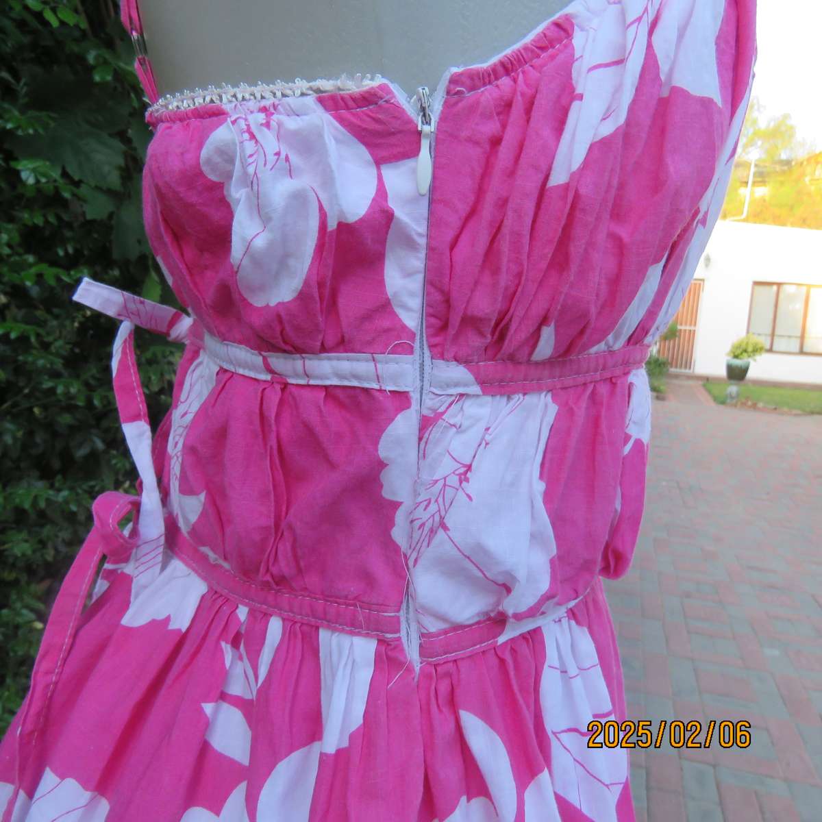 Pretty summer pink-white floral cotton strappy dress. Lined. By VICTORIA BERKHAM.Size 34.Used.