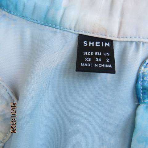 SHEIN silky polyester marble print in jade-yellows slip over long sleeve top. Size 34