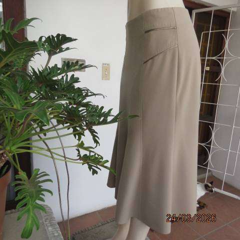 WOOLWORTHS oatmeal paneled stretch skirt size 36 with kick-out design
