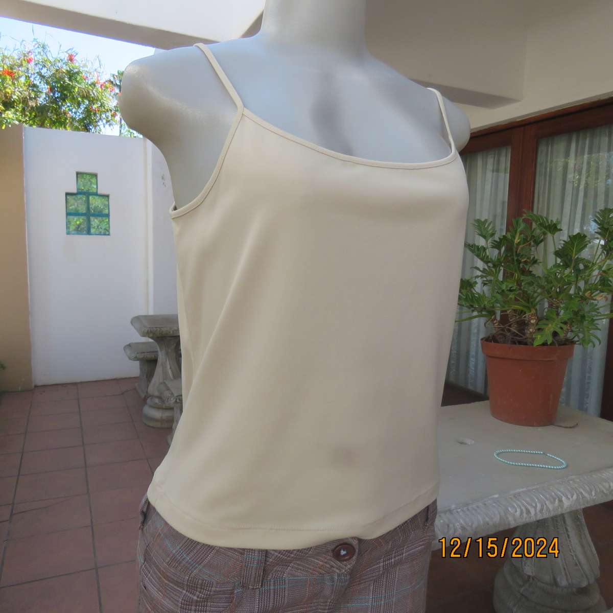 Charming 2 pc wheat colour top with cami and mesh overlayer.Size 36 by OAKTREE. Brand new cond