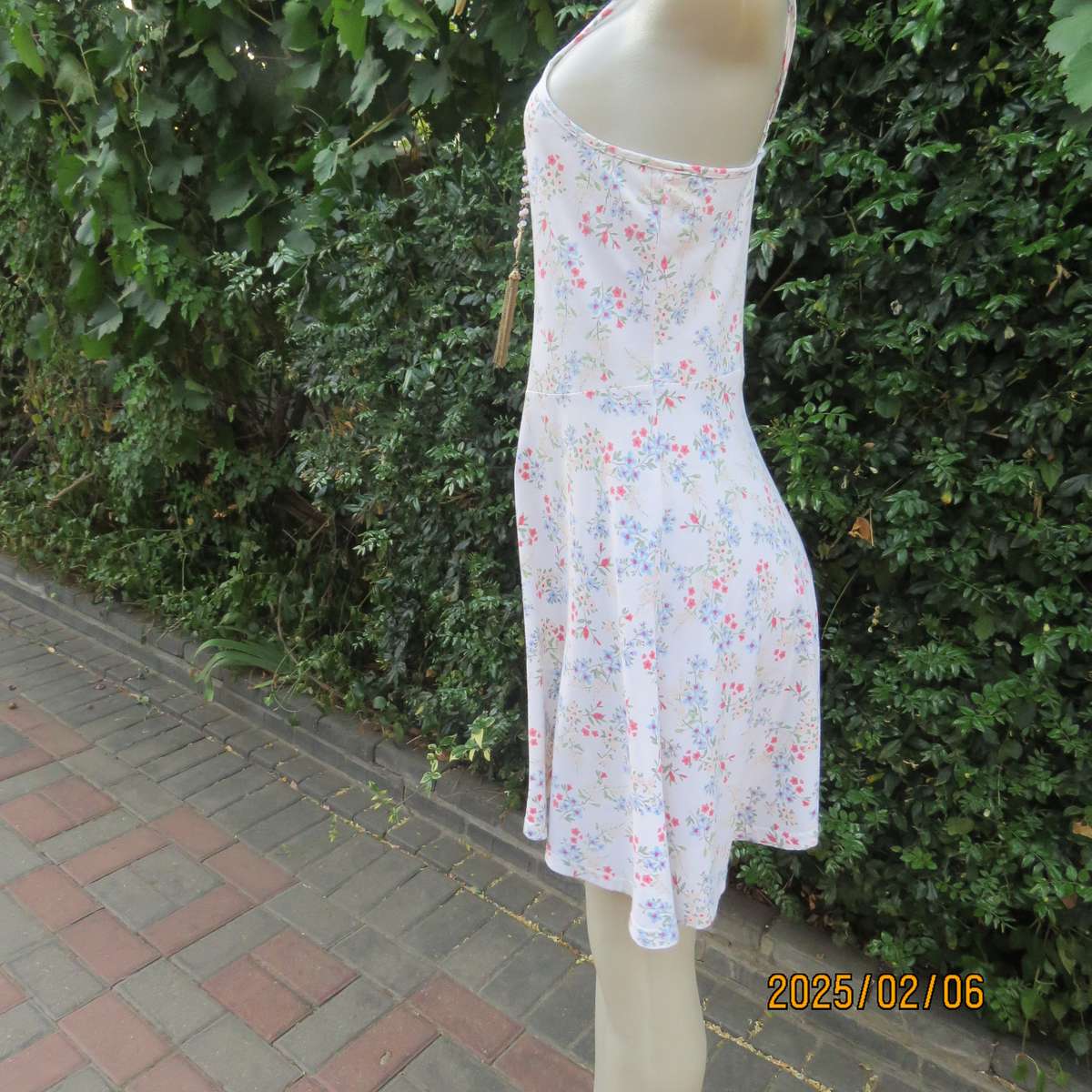 Cool FACTORI mini cotton stretch strappy dress. With dainty floral pattern. Size 36. Good condition.