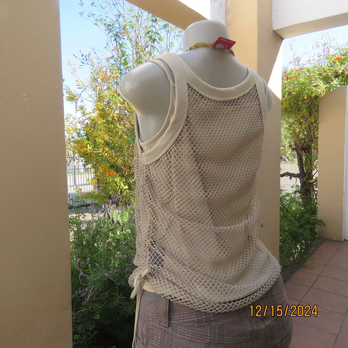 Charming 2 pc wheat colour top with cami and mesh overlayer.Size 36 by OAKTREE. Brand new cond