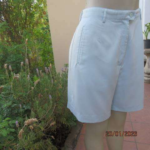 CUTTER & BUCK aqua colour dress shorts in poly-rayon. Two front slit pockets. Size 38