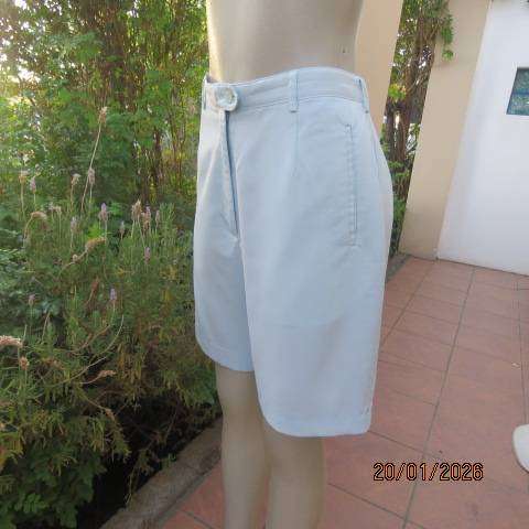 CUTTER & BUCK aqua colour dress shorts in poly-rayon. Two front slit pockets. Size 38