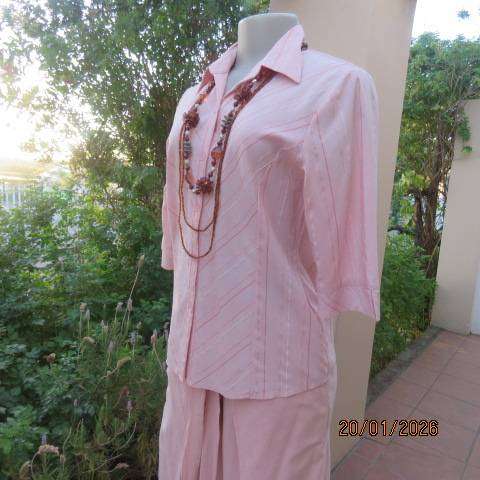 TUNG TAI soft apricot colour with embossed stripes tailored button down poly stretch top. Size 34