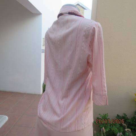 TUNG TAI soft apricot colour with embossed stripes tailored button down poly stretch top. Size 34