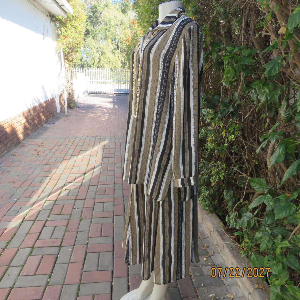 LARGELY FEMININE 2 pc polyester A-line skirt and long sleeve top outfit. Vertical striped. Size 42