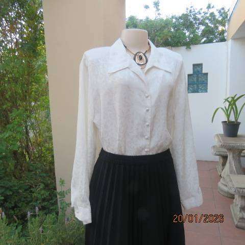 MERIEN HALL light cream crinkled floral embossed long sleeve polyester top. Size 40.