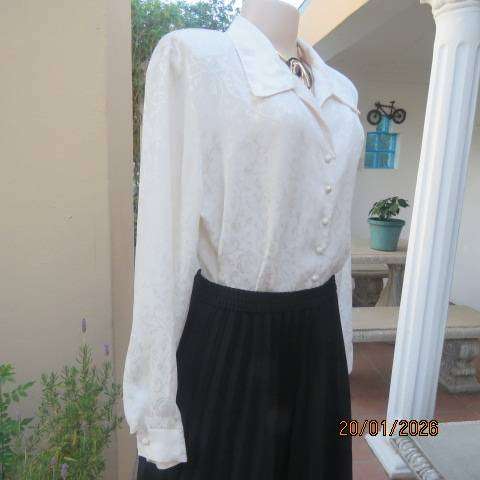 MERIEN HALL light cream crinkled floral embossed long sleeve polyester top. Size 40.