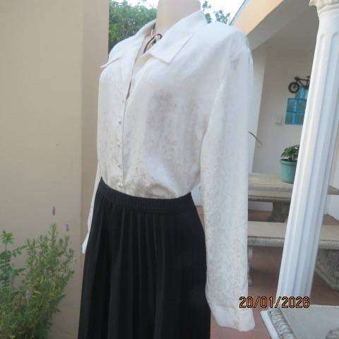 MERIEN HALL light cream crinkled floral embossed long sleeve polyester top. Size 40.