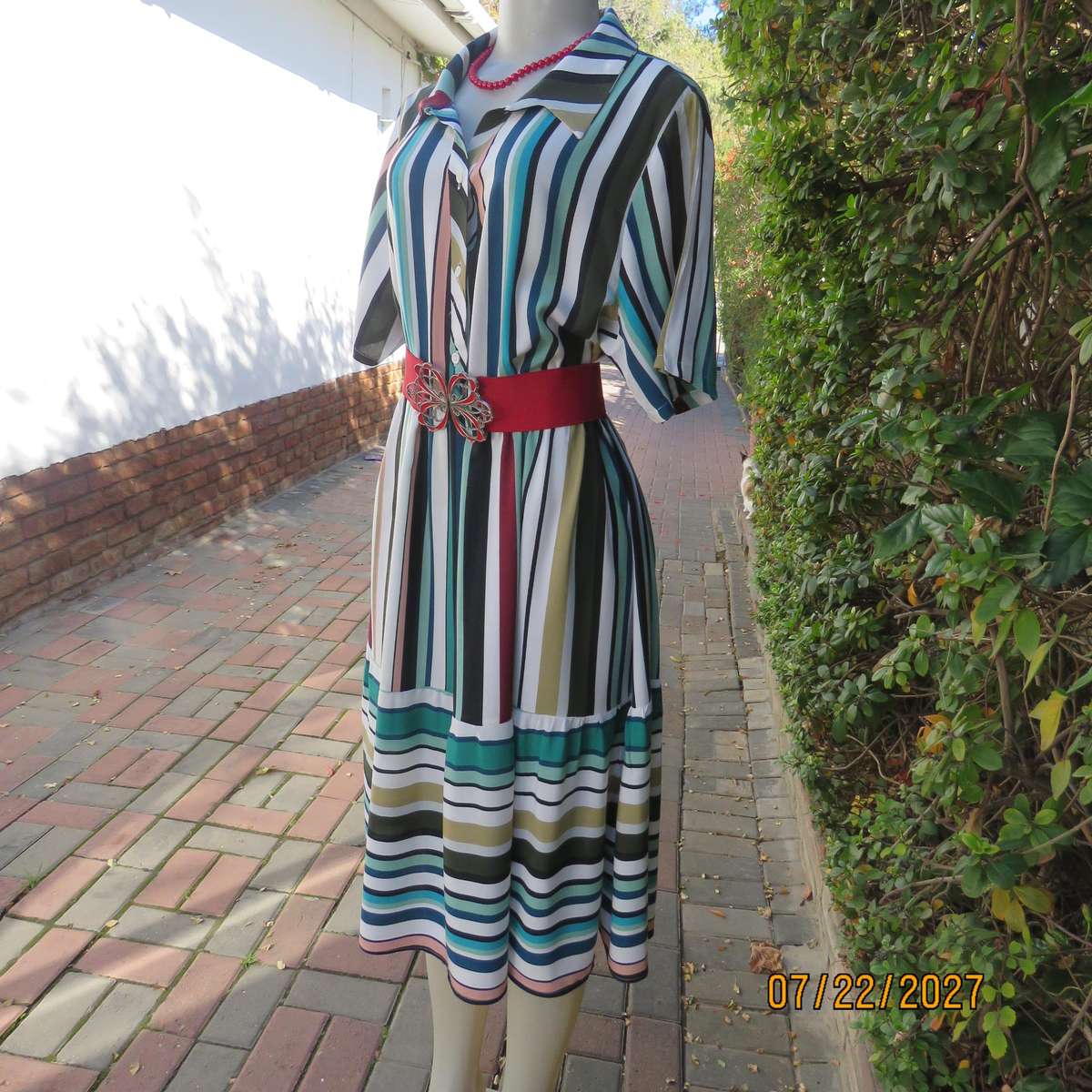 Vertical striped sheath dress in attractive colours. Four button opening. 100% viscose. Size 40