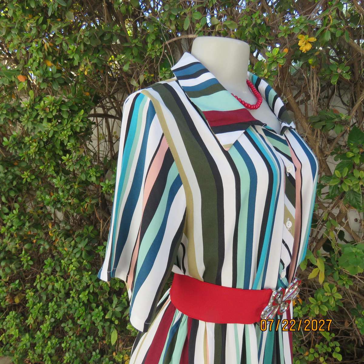 Vertical striped sheath dress in attractive colours. Four button opening. 100% viscose. Size 40