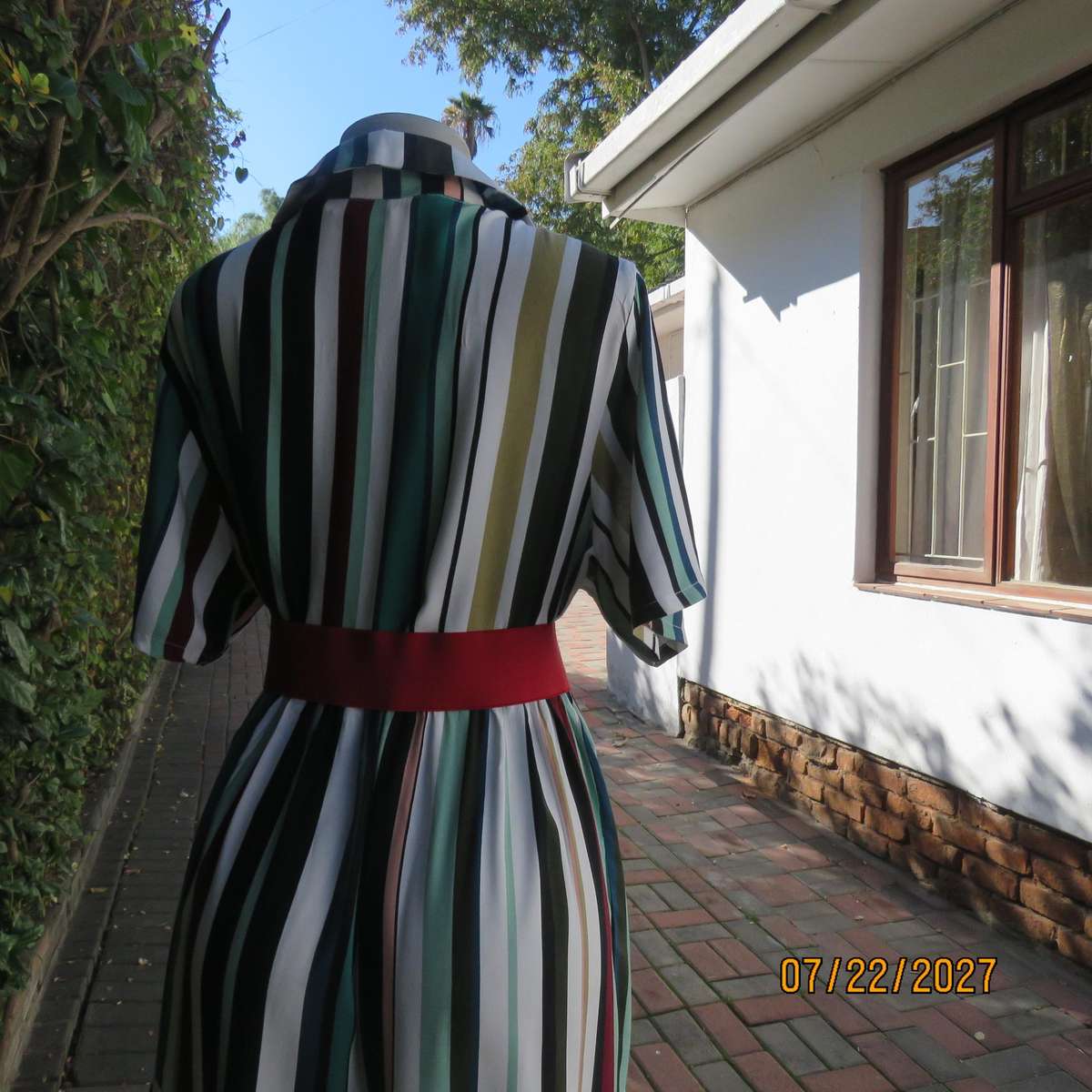 Vertical striped sheath dress in attractive colours. Four button opening. 100% viscose. Size 40