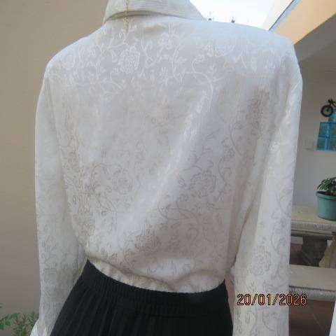 MERIEN HALL light cream crinkled floral embossed long sleeve polyester top. Size 40.