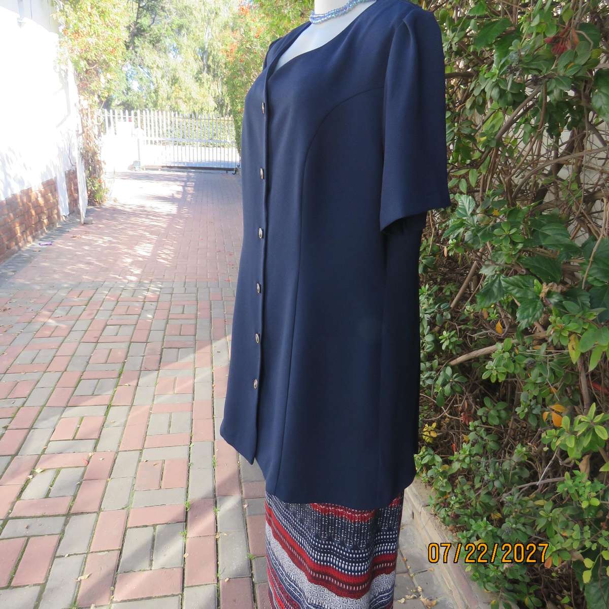 DELSWA GOLD elegant extra long navy 6 button down jacket. Pleated back-corded decoration. Size 40