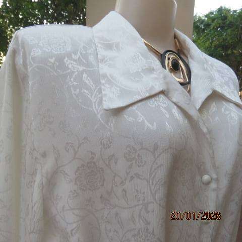 MERIEN HALL light cream crinkled floral embossed long sleeve polyester top. Size 40.