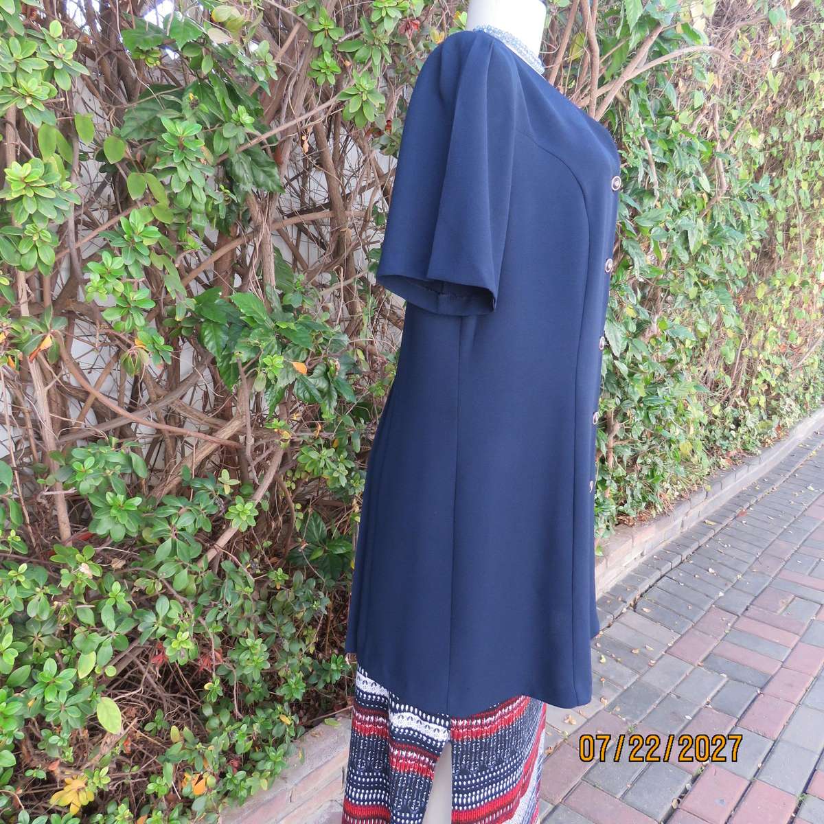 DELSWA GOLD elegant extra long navy 6 button down jacket. Pleated back-corded decoration. Size 40