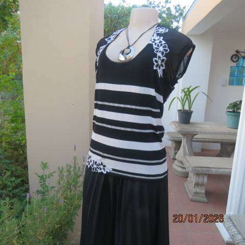 QUEENSPARK viscose-nylon blend black-white-silver striped top with floral decoration Size 38