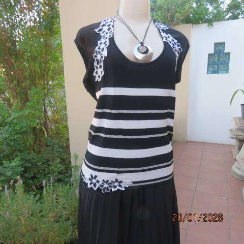 QUEENSPARK viscose-nylon blend black-white-silver striped top with floral decoration Size 38
