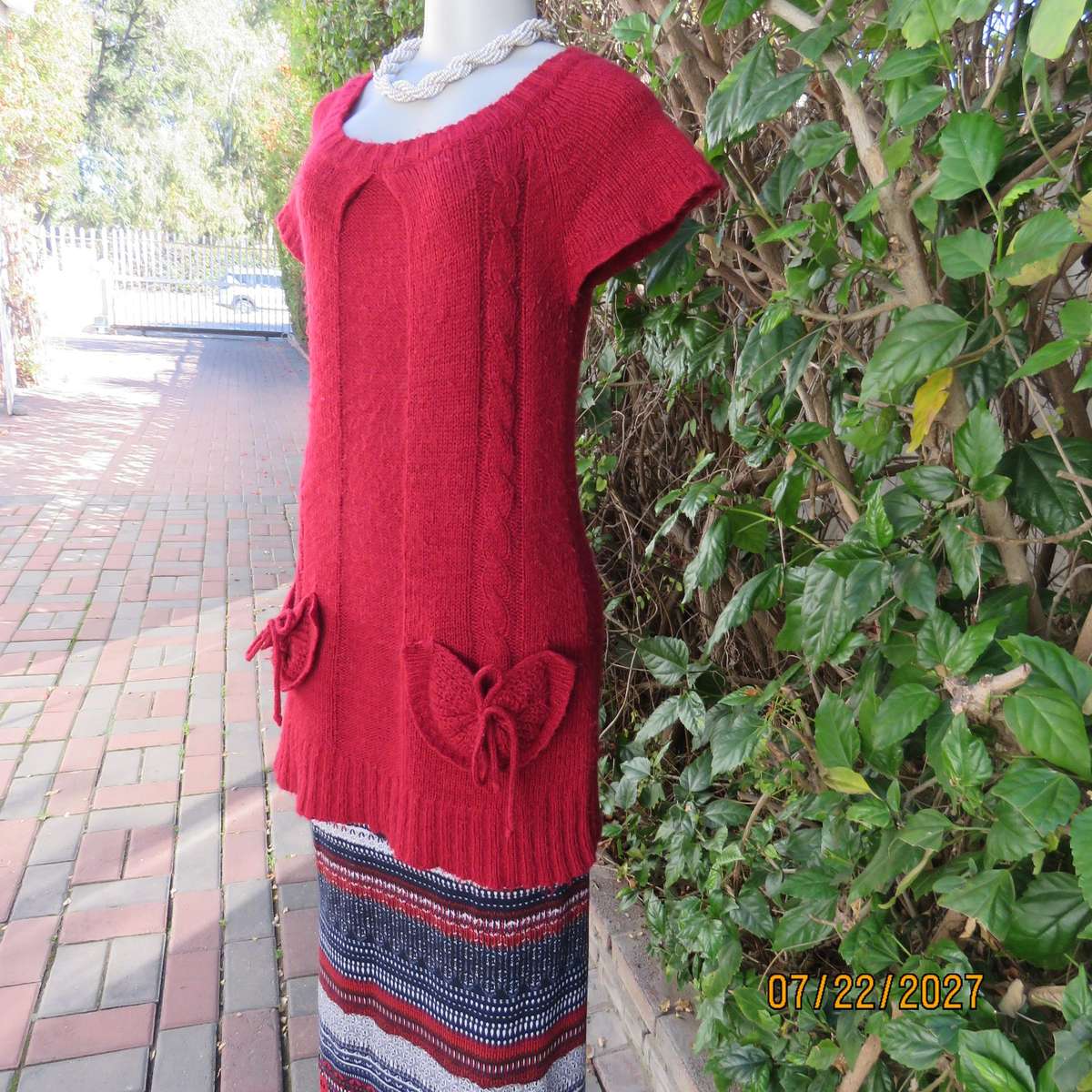 BSLQ red wool-acrylic knit long scooped neck top size 36. Unique pockets.