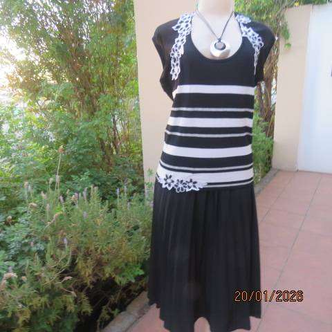 QUEENSPARK viscose-nylon blend black-white-silver striped top with floral decoration Size 38