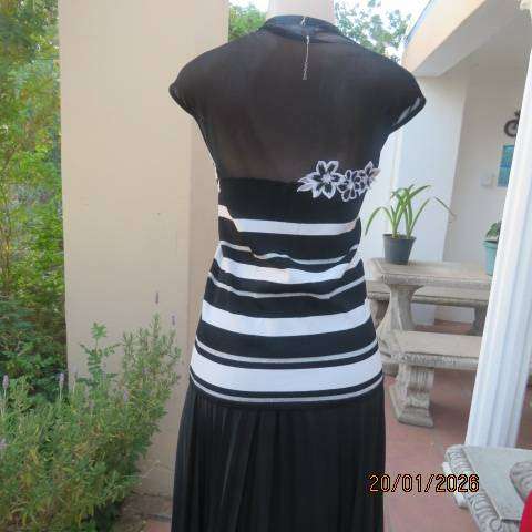QUEENSPARK viscose-nylon blend black-white-silver striped top with floral decoration Size 38