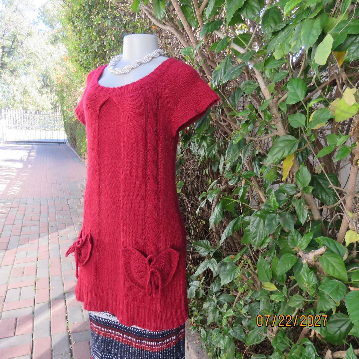 BSLQ red wool-acrylic knit long scooped neck top size 36. Unique pockets.
