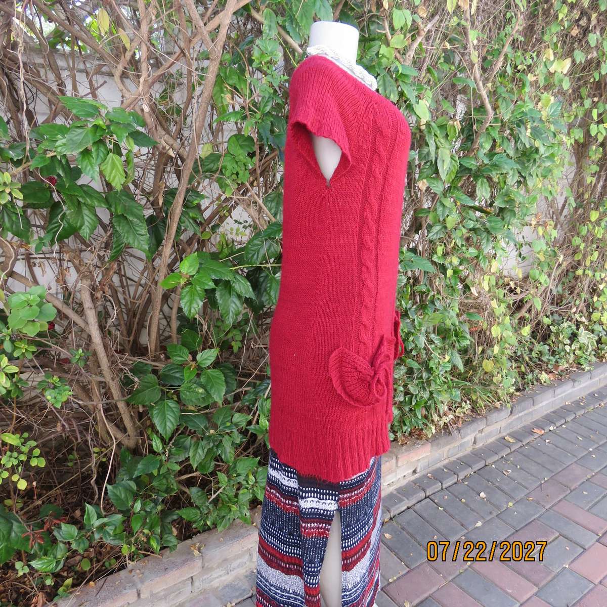 BSLQ red wool-acrylic knit long scooped neck top size 36. Unique pockets.