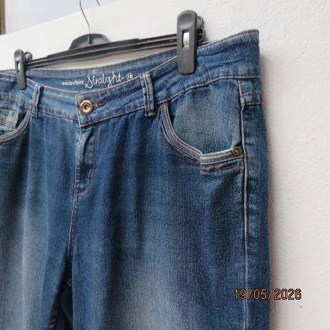 Donna Claire blue denim polycotton straight leg jeans with back and front pockets, size 44