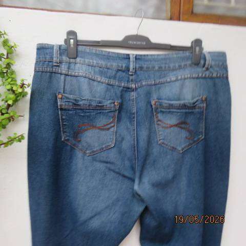 Donna Claire blue denim polycotton straight leg jeans with back and front pockets, size 44