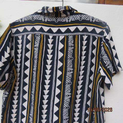 RT men's navy, white & mustard vertical patterned viscose short sleeve shirt, size small