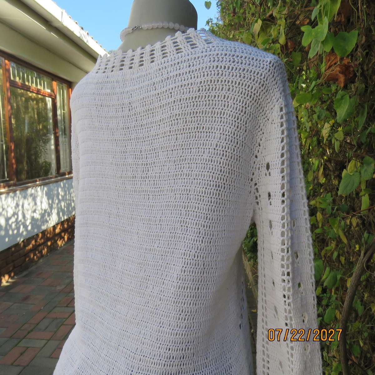 QUEENSPARK white crochet long sleeve top in cotton yarn. Size 38.