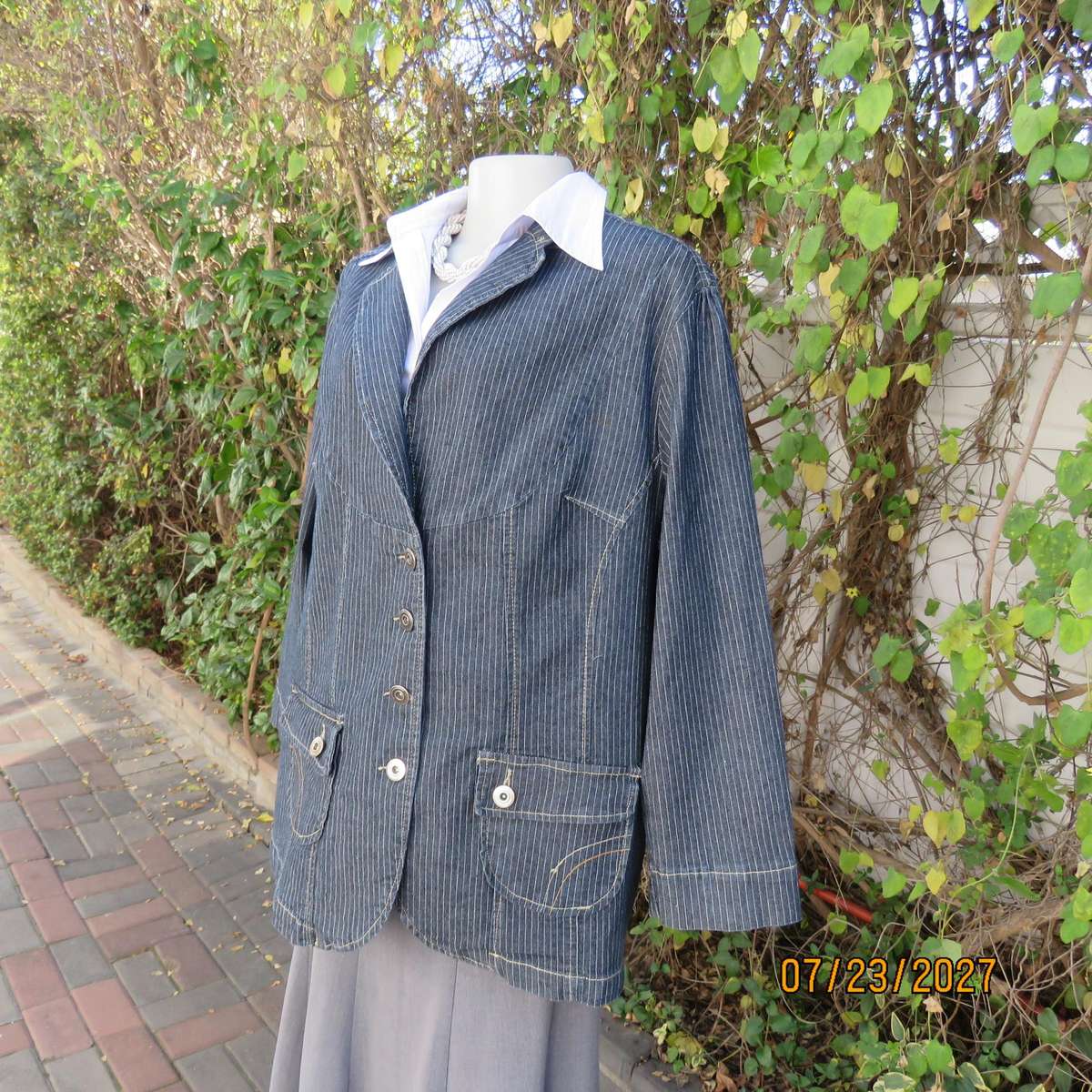 PENNY C polycotton stretch denim long sleeve jacket. Size 44. Two pockets