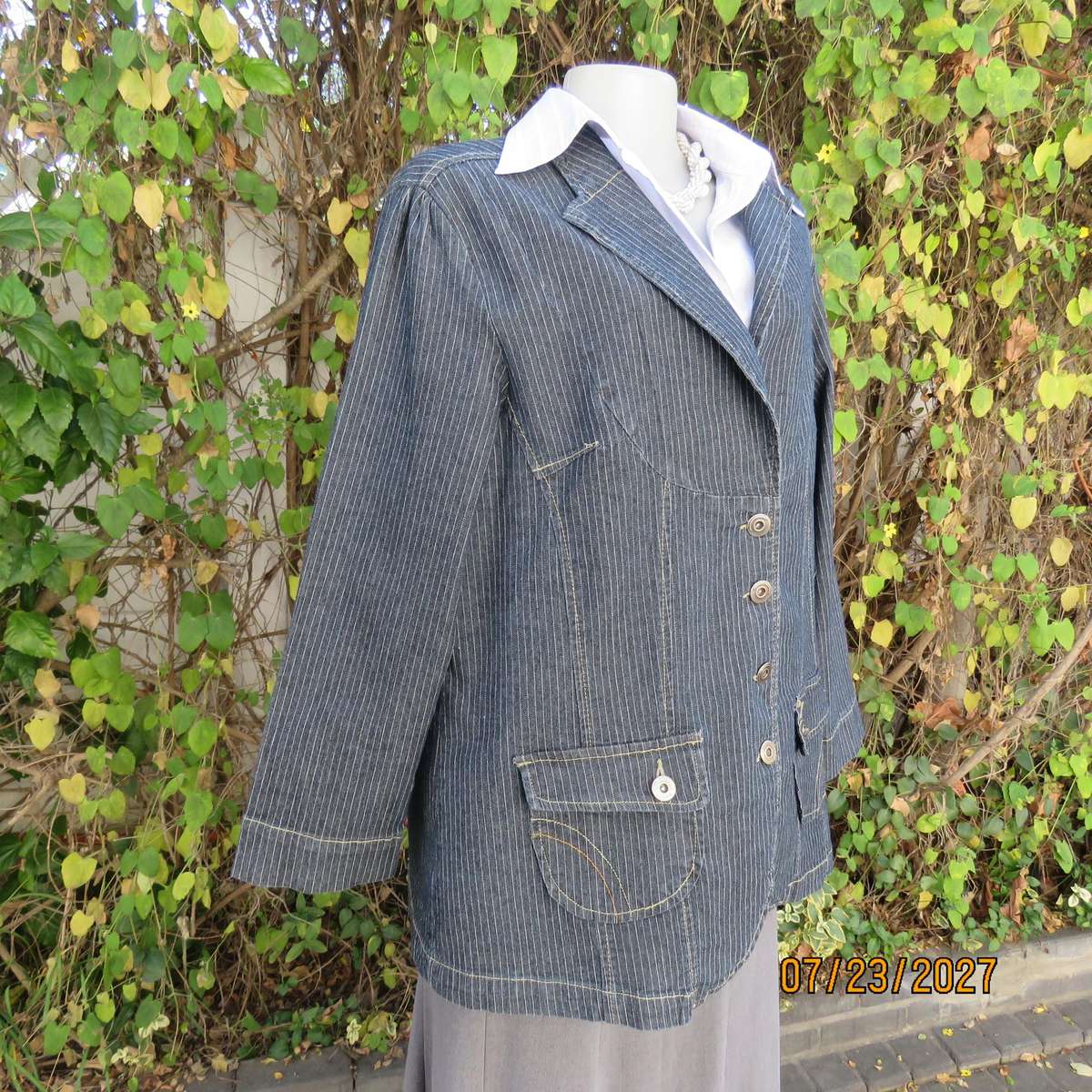 PENNY C polycotton stretch denim long sleeve jacket. Size 44. Two pockets