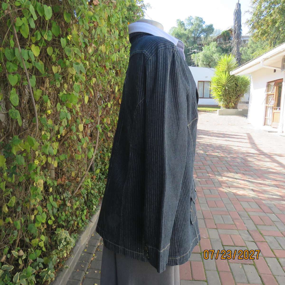 PENNY C polycotton stretch denim long sleeve jacket. Size 44. Two pockets