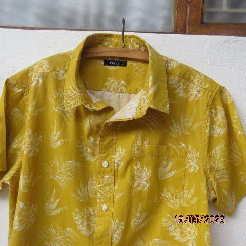 EXACT men's cotton short sleeve shirt in mustard with white leaf print, size medium 115cm chest