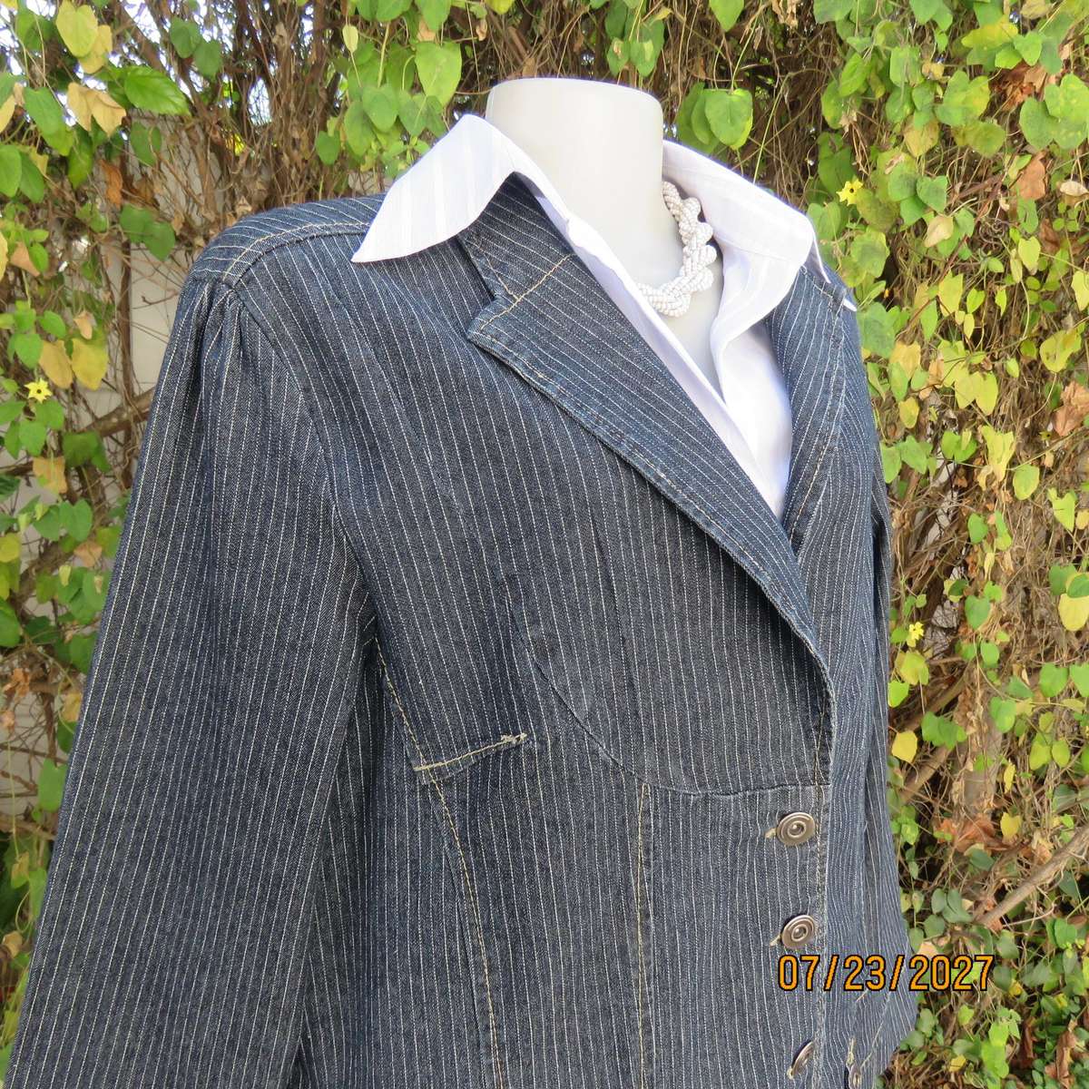 PENNY C polycotton stretch denim long sleeve jacket. Size 44. Two pockets