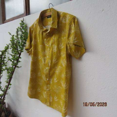 EXACT men's cotton short sleeve shirt in mustard with white leaf print, size medium 115cm chest