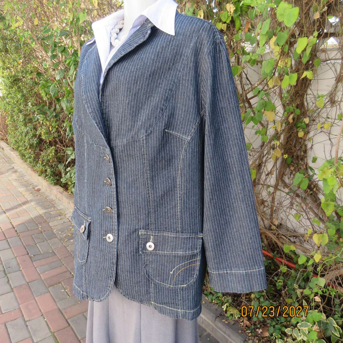 PENNY C polycotton stretch denim long sleeve jacket. Size 44. Two pockets