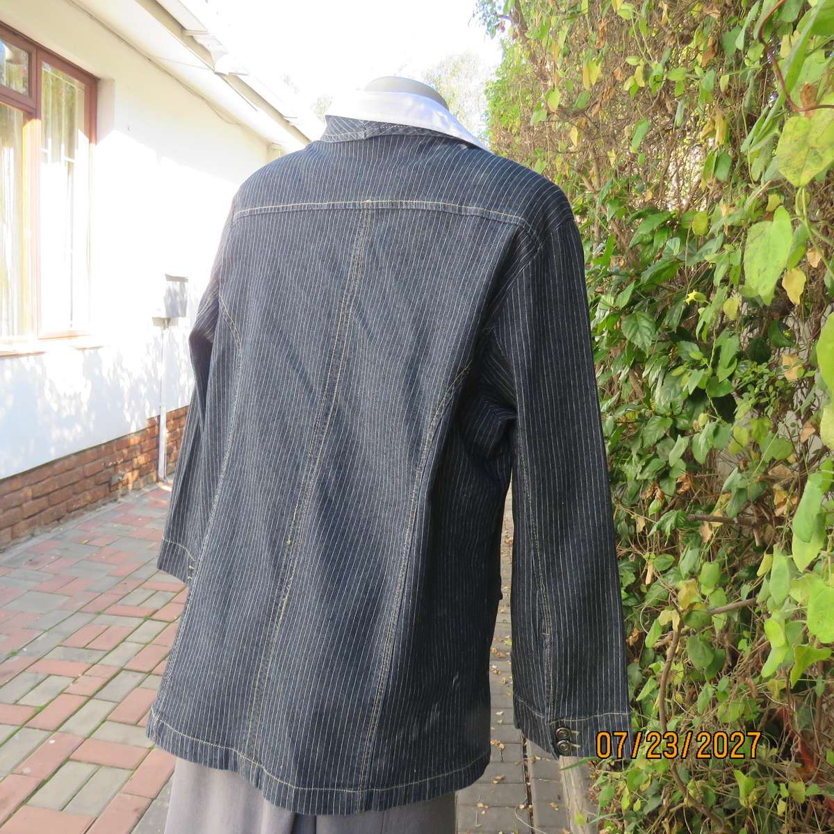 PENNY C polycotton stretch denim long sleeve jacket. Size 44. Two pockets