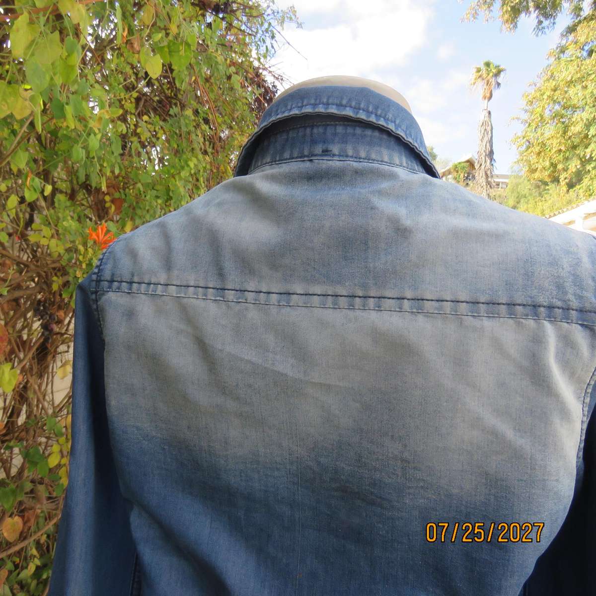 OUTBACK RED blue denim jean long sleeve shirt. Press button closure. Size 32