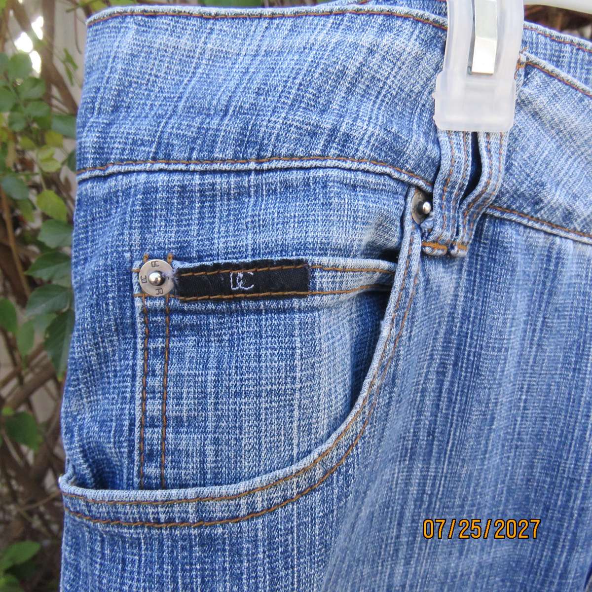 DONNA CLAIRE blue denim polycotton stretch jeans size 44. Pockets back-front.