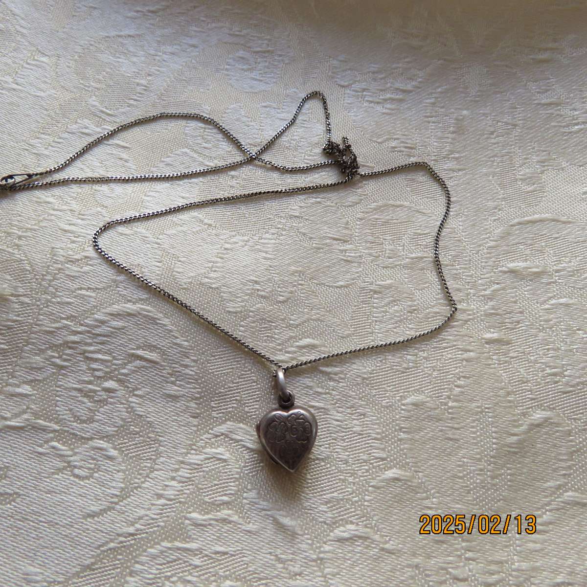 Fabulous silver 925 heart pendant and chain. With marking. Open heart. As new condition.