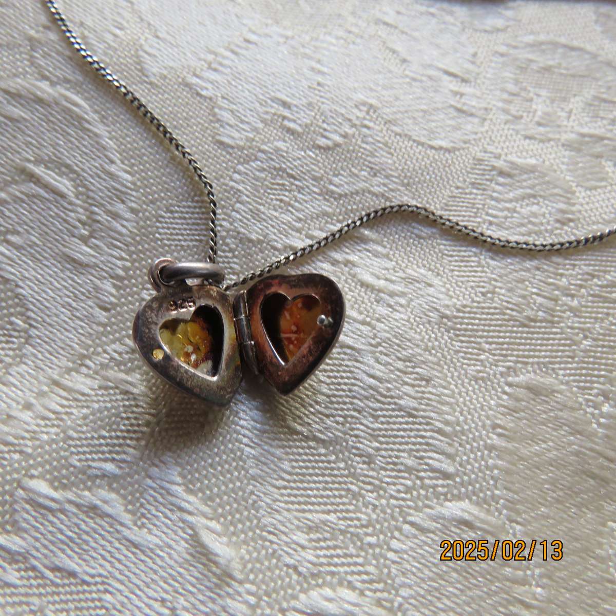 Fabulous silver 925 heart pendant and chain. With marking. Open heart. As new condition.