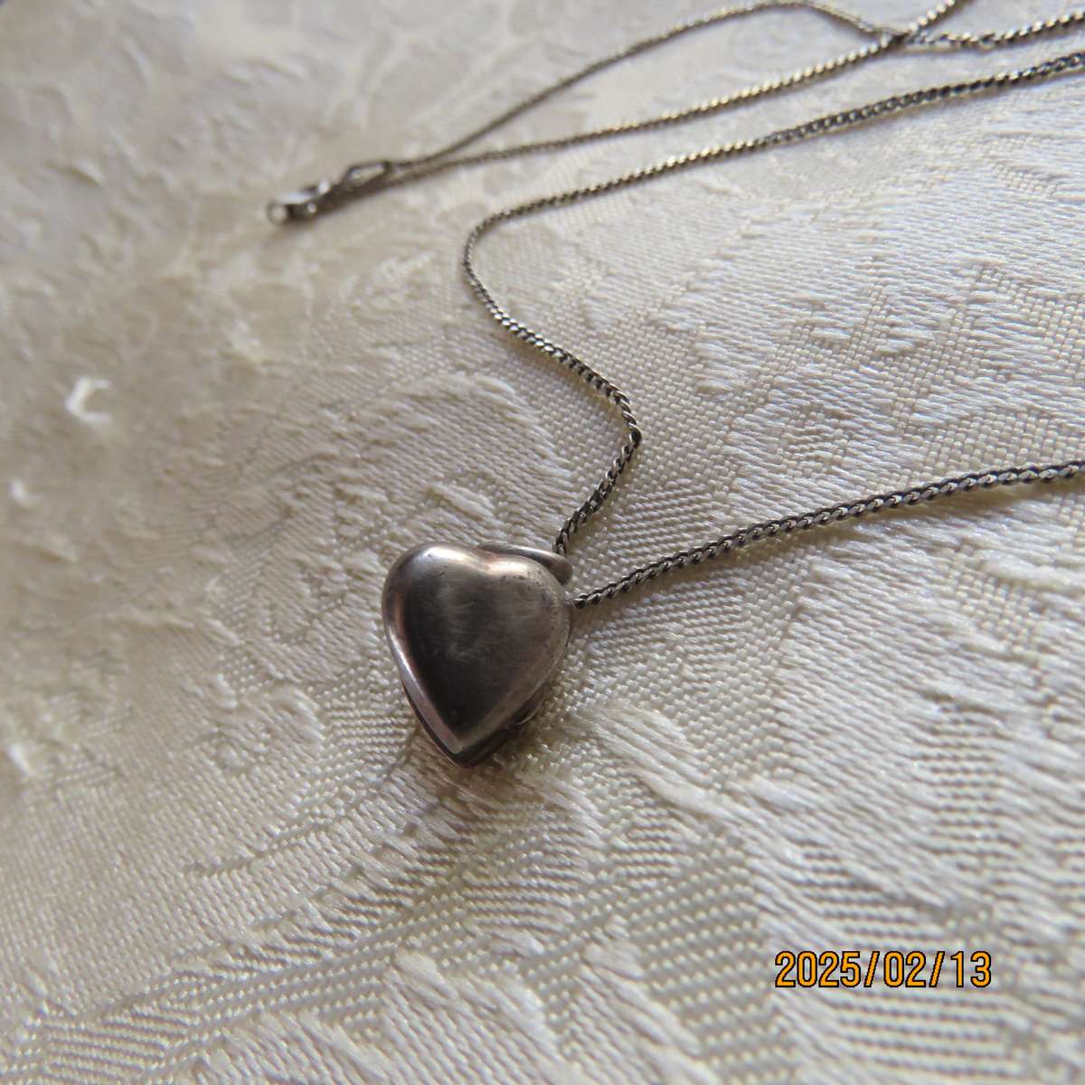 Fabulous silver 925 heart pendant and chain. With marking. Open heart. As new condition.
