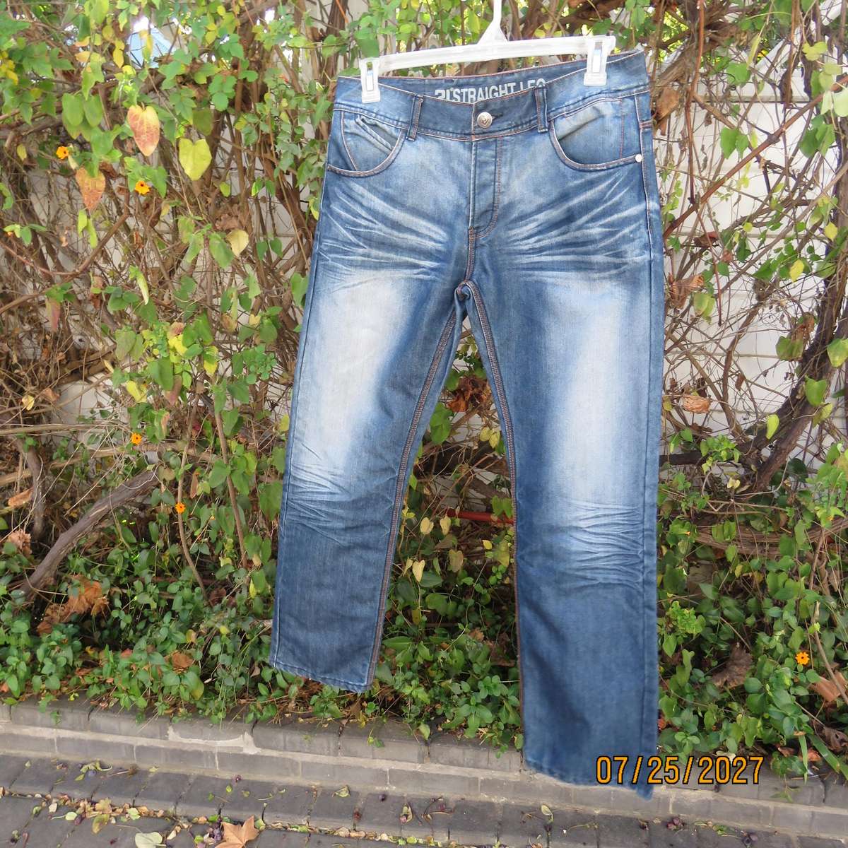 RELAY blue denim men's modern jeans in 100% cotton. Size 34. As new