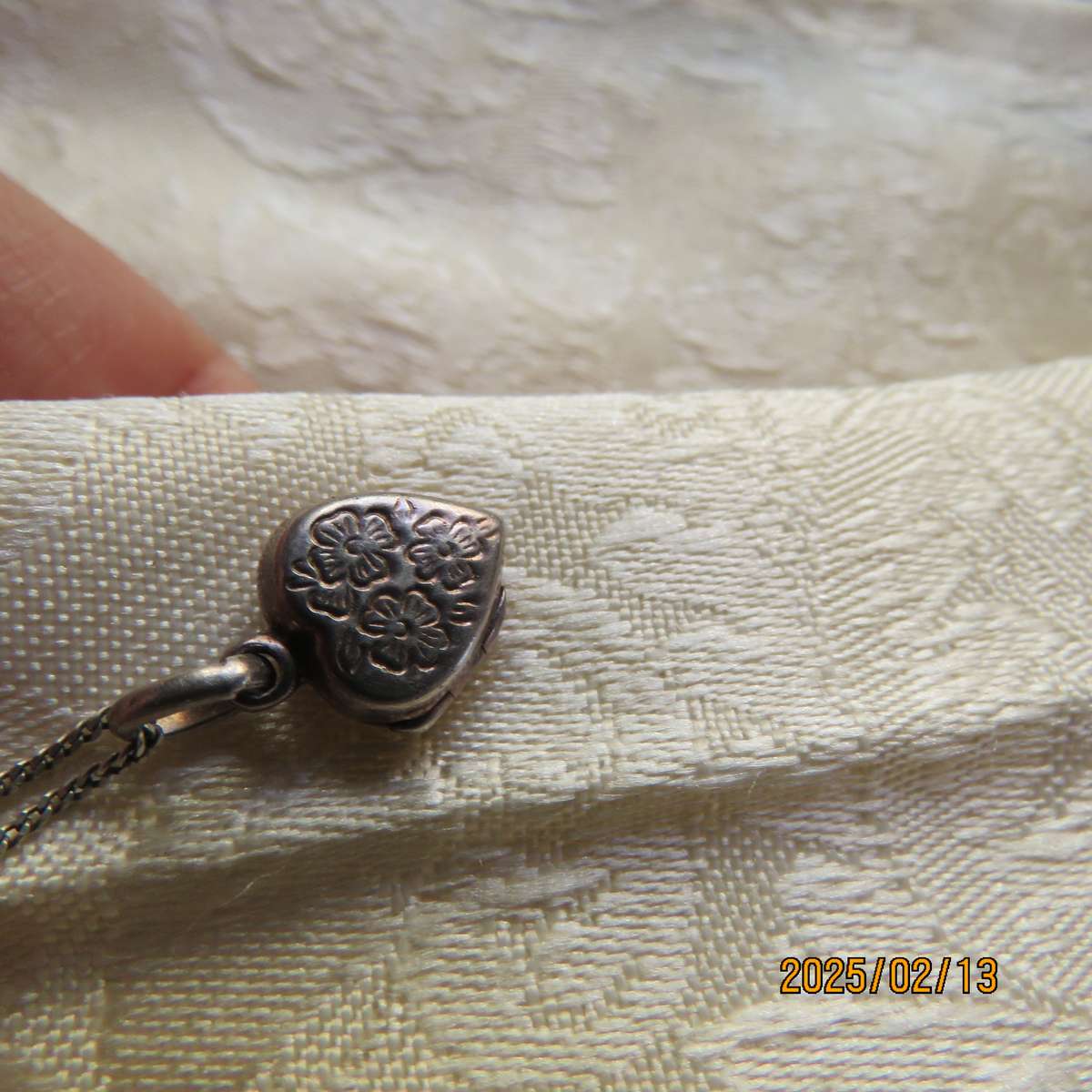 Fabulous silver 925 heart pendant and chain. With marking. Open heart. As new condition.