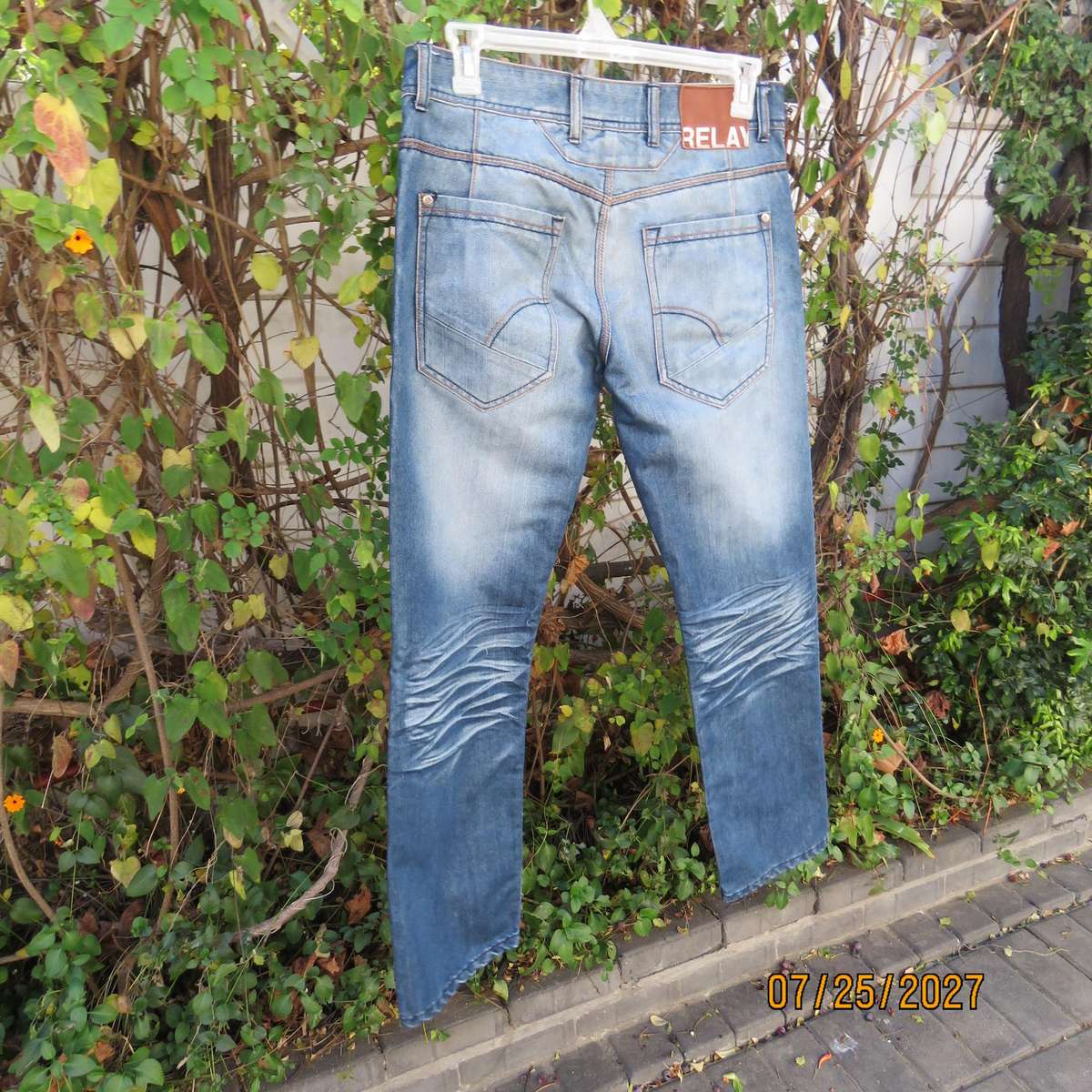 RELAY blue denim men's modern jeans in 100% cotton. Size 34. As new