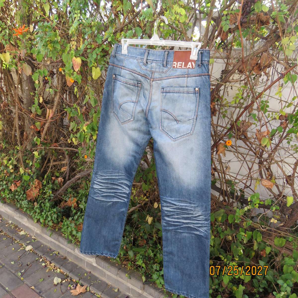 RELAY blue denim men's modern jeans in 100% cotton. Size 34. As new